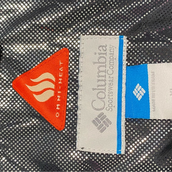 Columbia jacket with Omni heat and omni technology perfect for outdoors winter. - Picture 6 of 10
